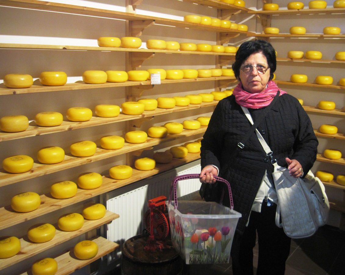 4- Volendam- Esposizione di formaggi